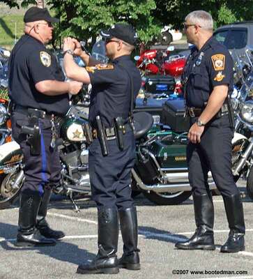 Cops02.jpg