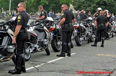 Cops02.jpg