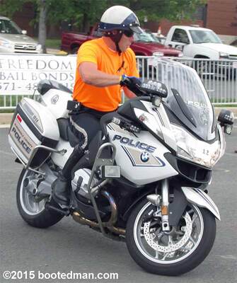 Pbootcops05.jpg
