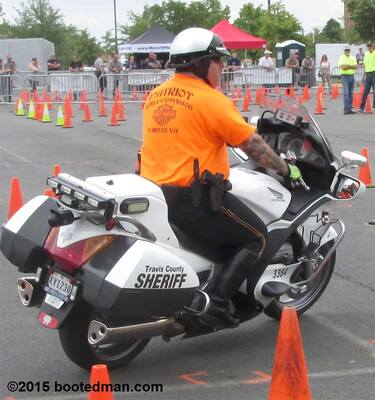 Pbootcops06.jpg