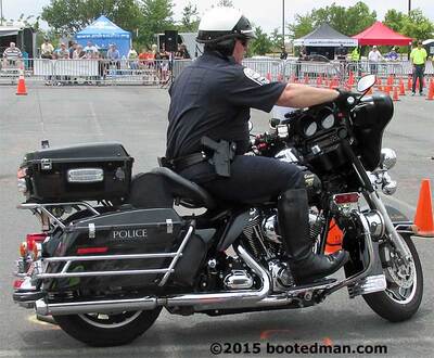 Pbootcops12.jpg